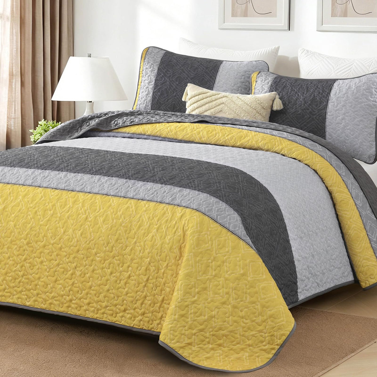 Cottolester Striped Quilt Bedspread Set