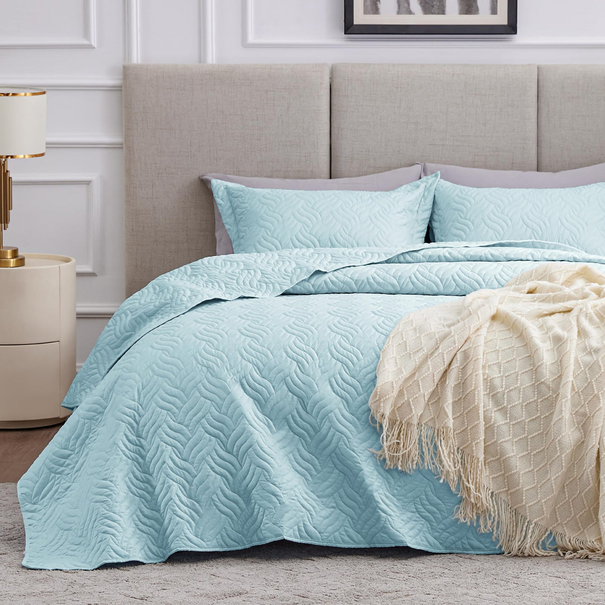 Love's Cabin Lightweight Quilt Bedspread Set