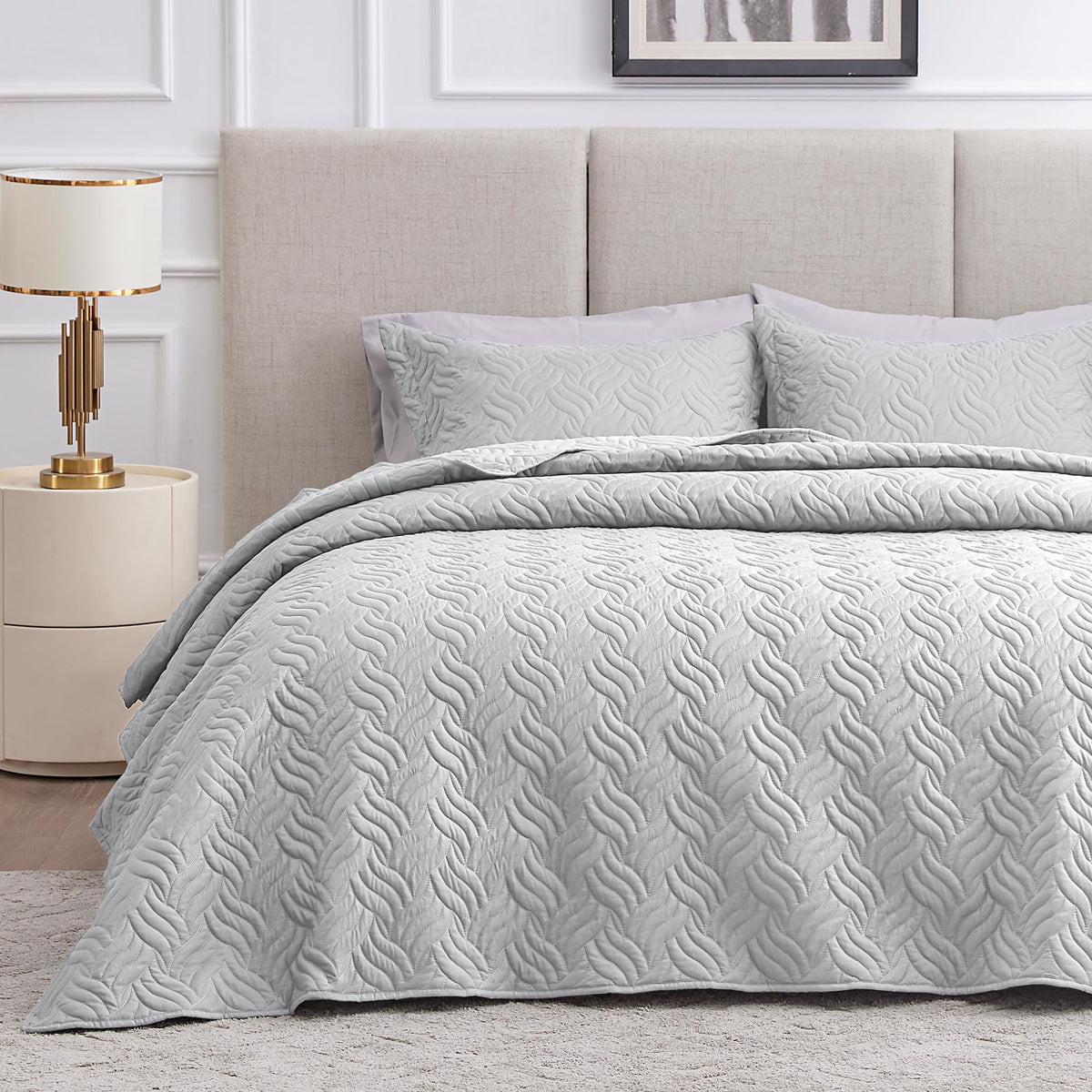 Love's Cabin Lightweight Quilt Bedspread Set