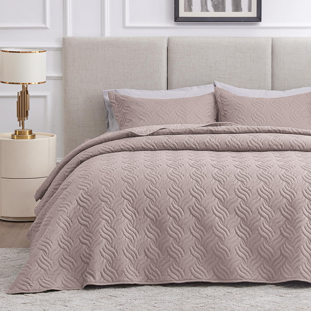 Love's Cabin Lightweight Quilt Bedspread Set