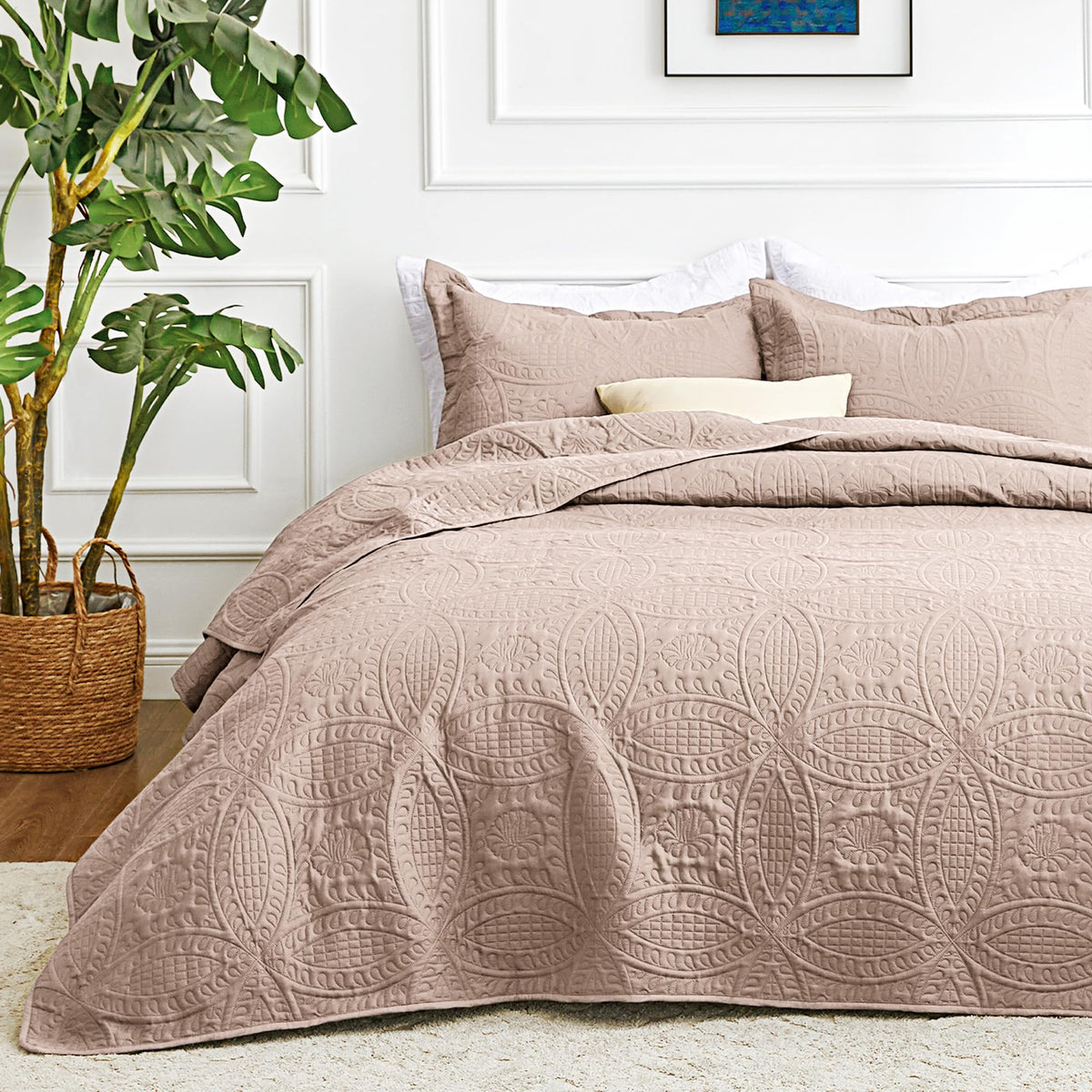 Love's Cabin Lightweight Quilt Bedspread Set