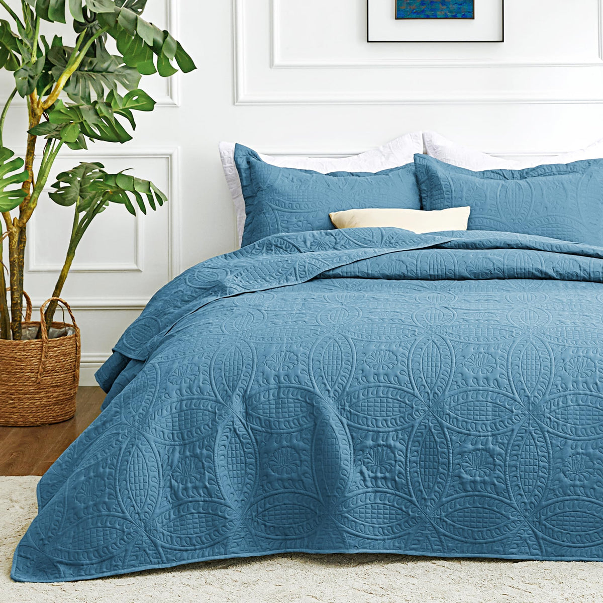 Love's Cabin Lightweight Quilt Bedspread Set