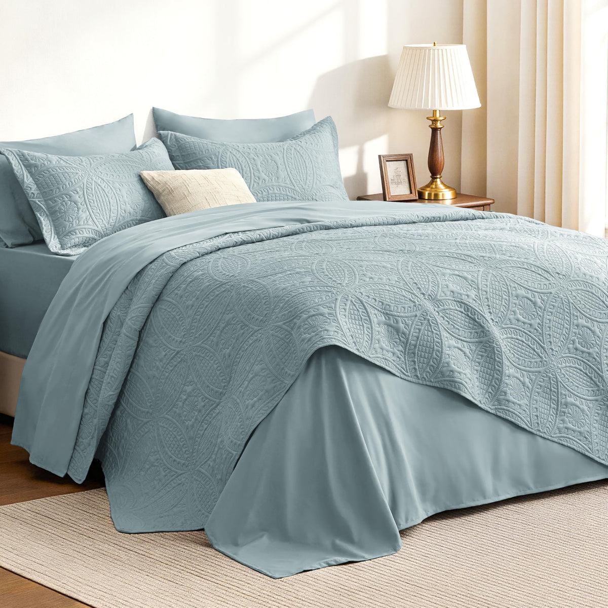 Love's Cabin Lightweight Quilt Bedspread Set
