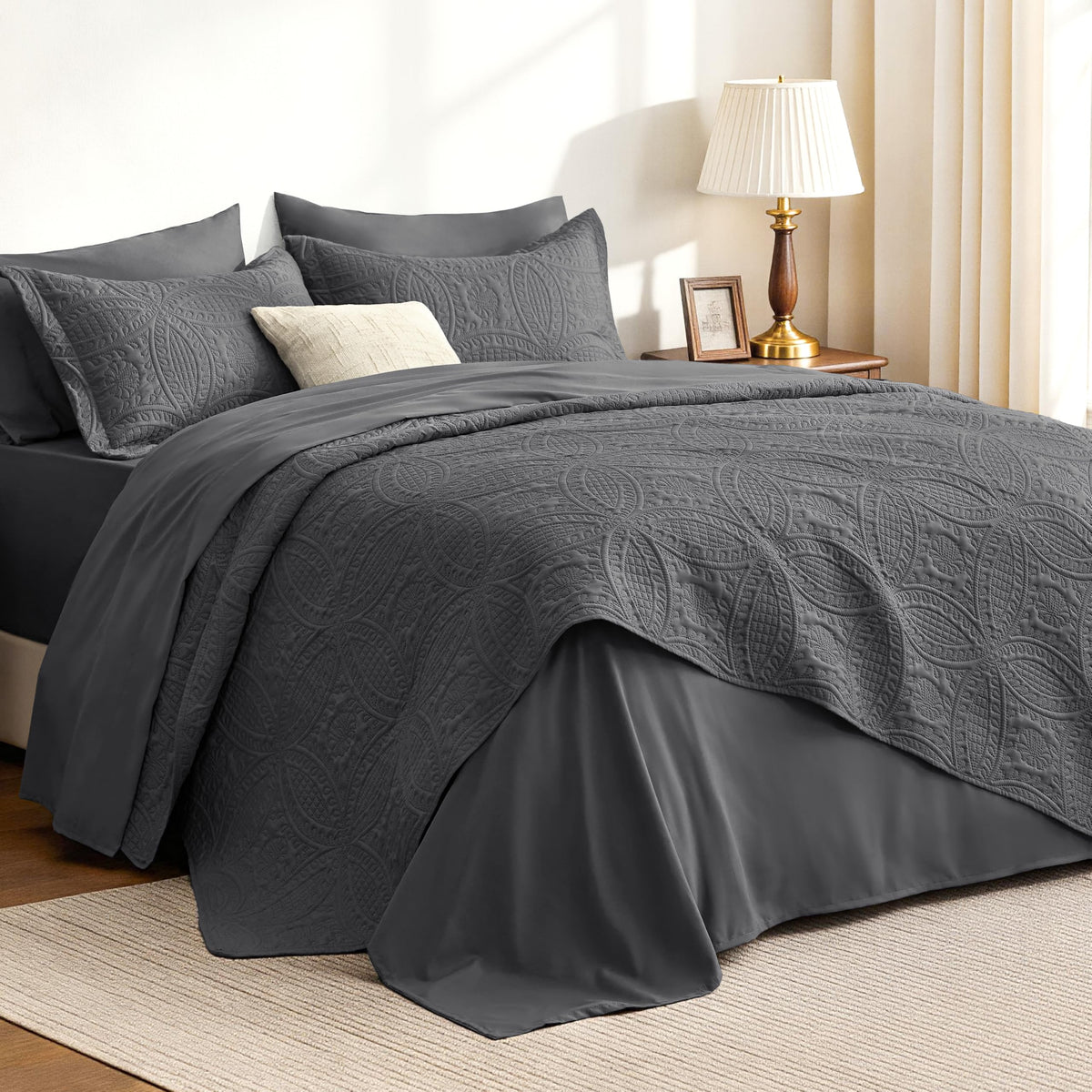 Love's Cabin Lightweight Quilt Bedspread Set