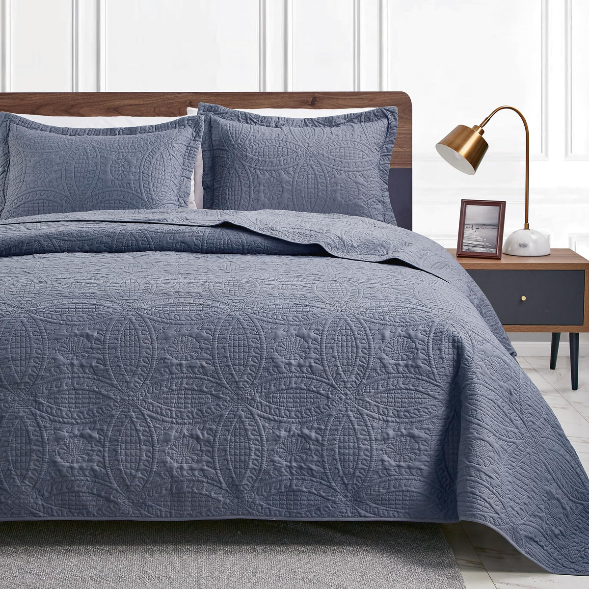 Love's Cabin Lightweight Quilt Bedspread Set
