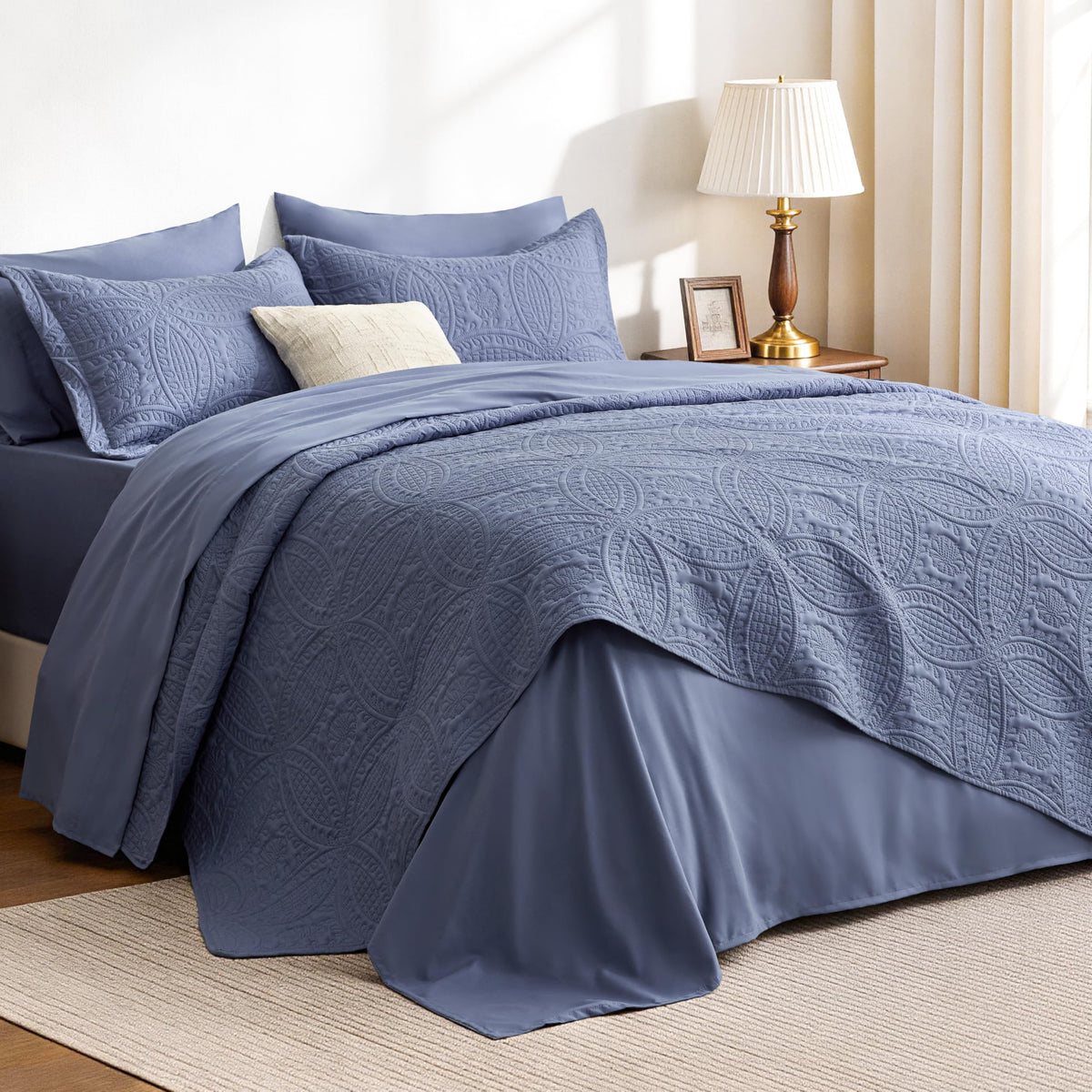 Love's Cabin Lightweight Quilt Bedspread Set