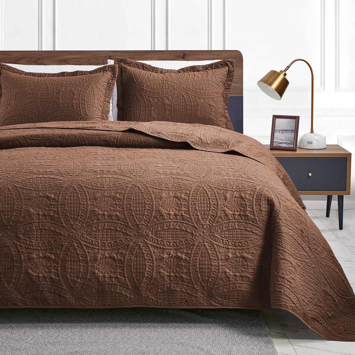 Love's Cabin Lightweight Quilt Bedspread Set