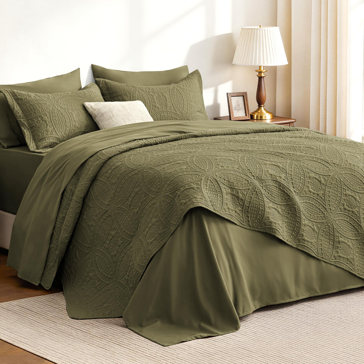 Love's Cabin Lightweight Quilt Bedspread Set