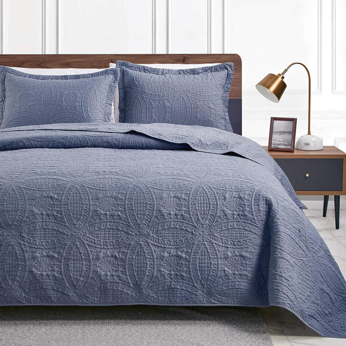 Love's Cabin Lightweight Quilt Bedspread Set