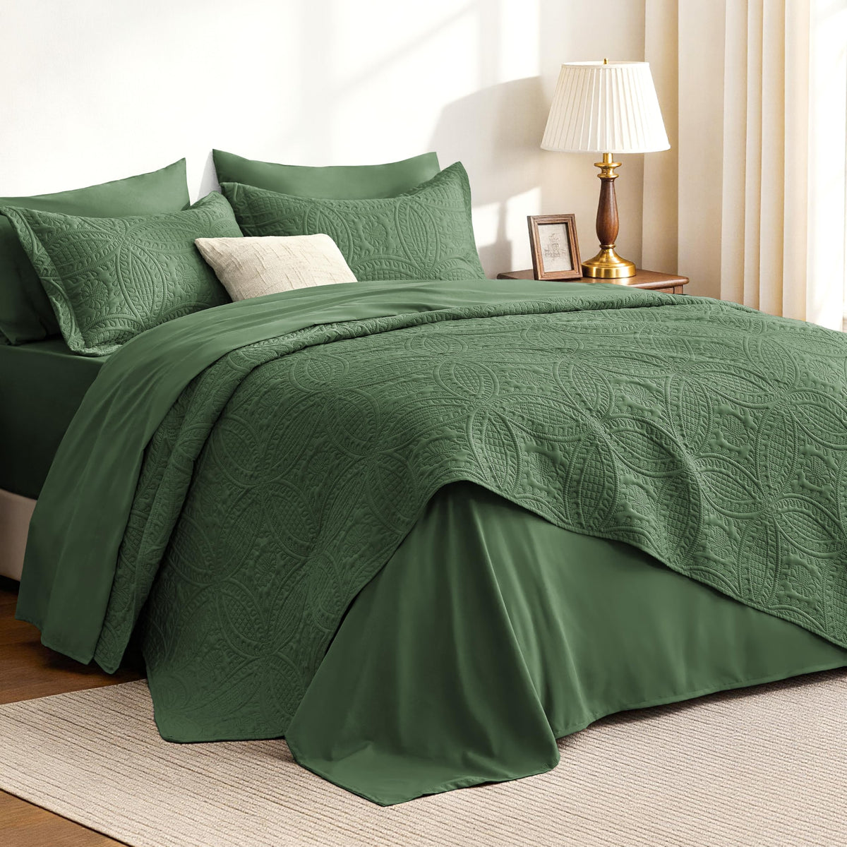 Love's Cabin Lightweight Quilt Bedspread Set