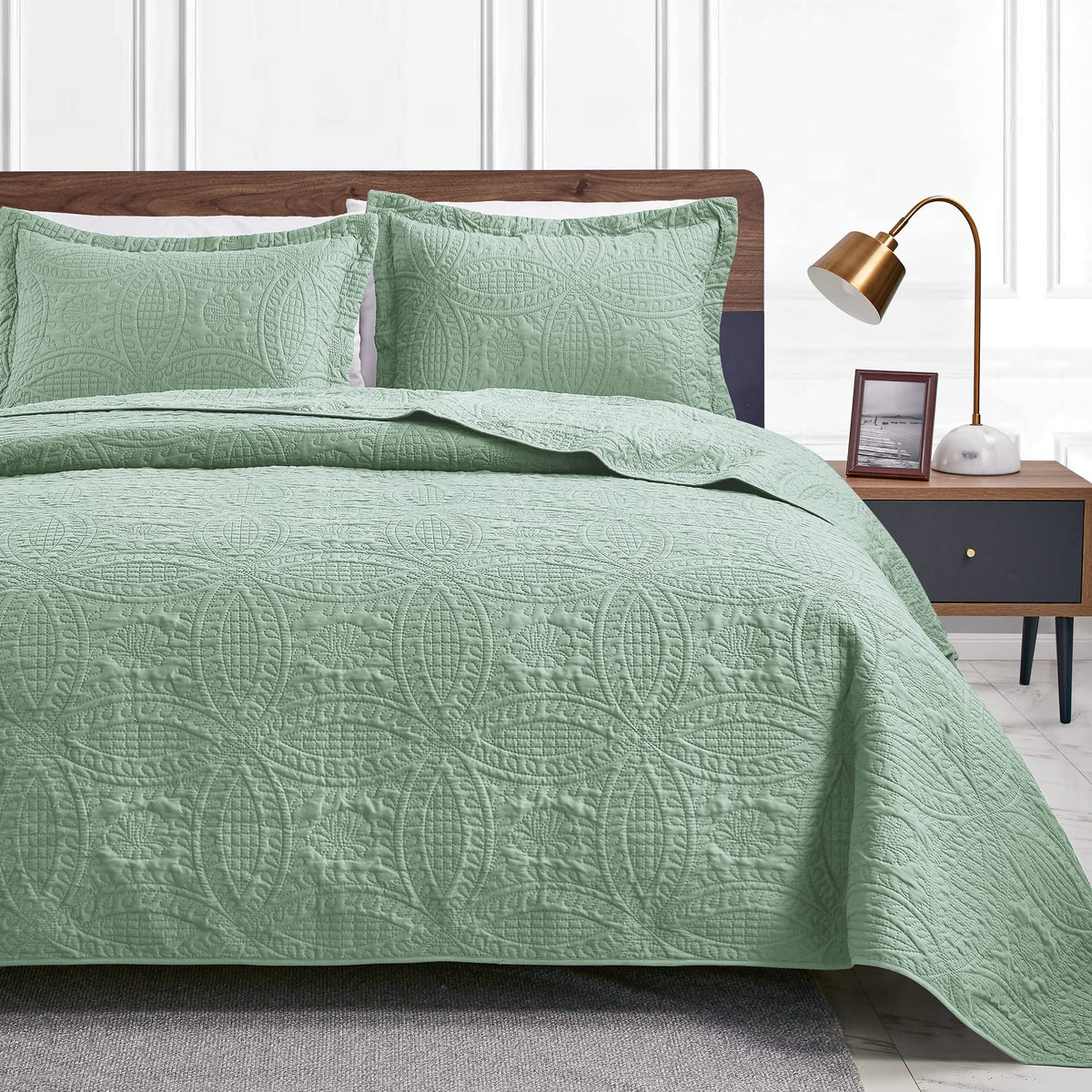 Love's Cabin Lightweight Quilt Bedspread Set