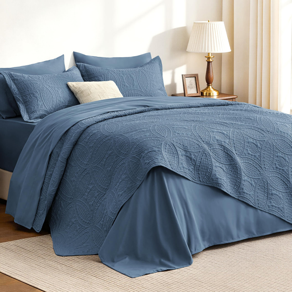 Love's Cabin Lightweight Quilt Bedspread Set