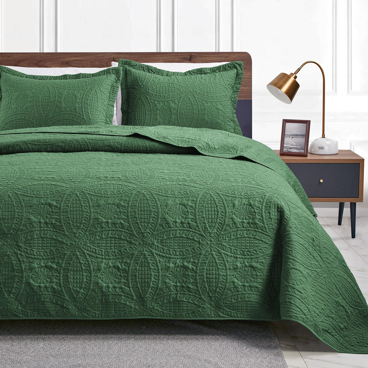 Love's Cabin Lightweight Quilt Bedspread Set