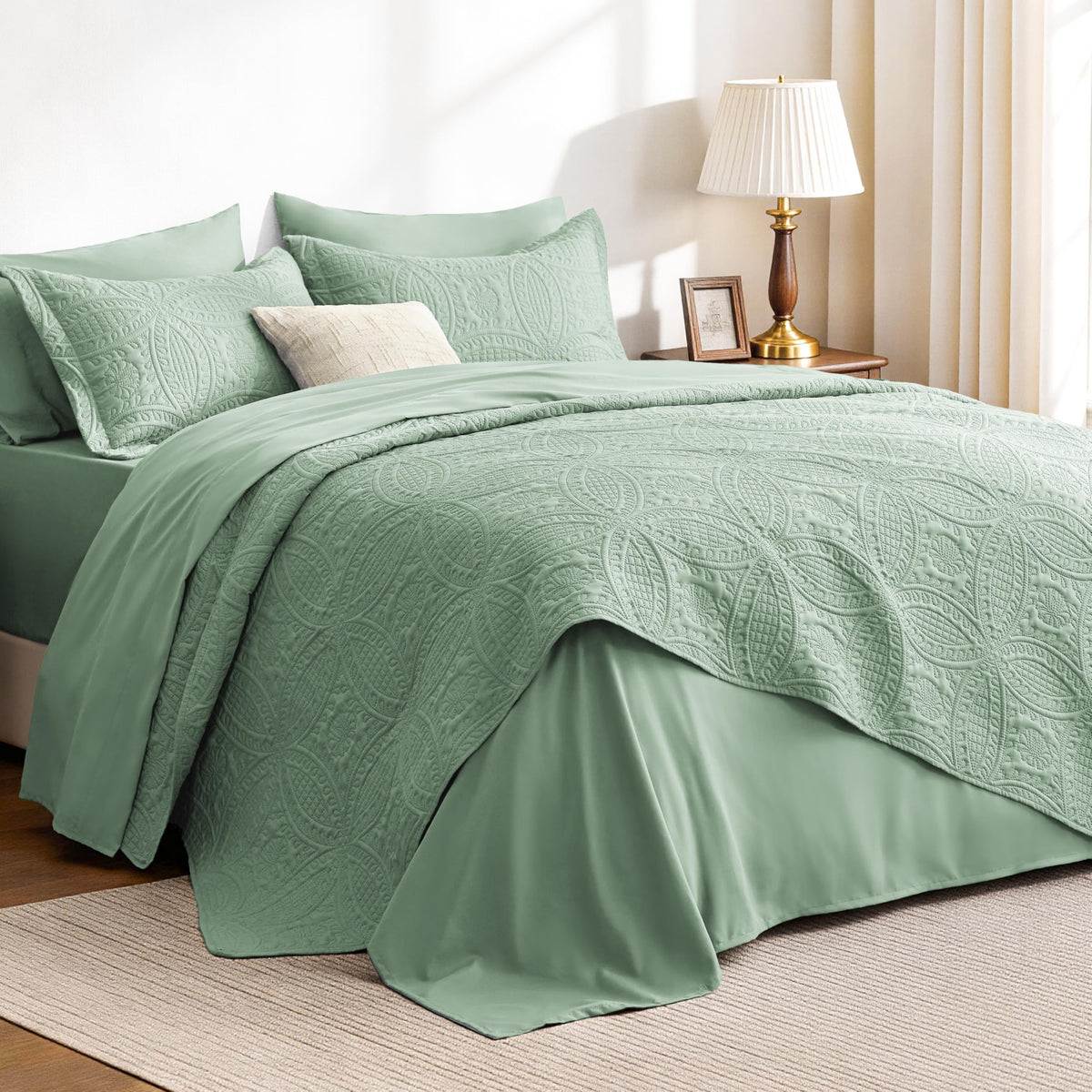 Love's Cabin Lightweight Quilt Bedspread Set