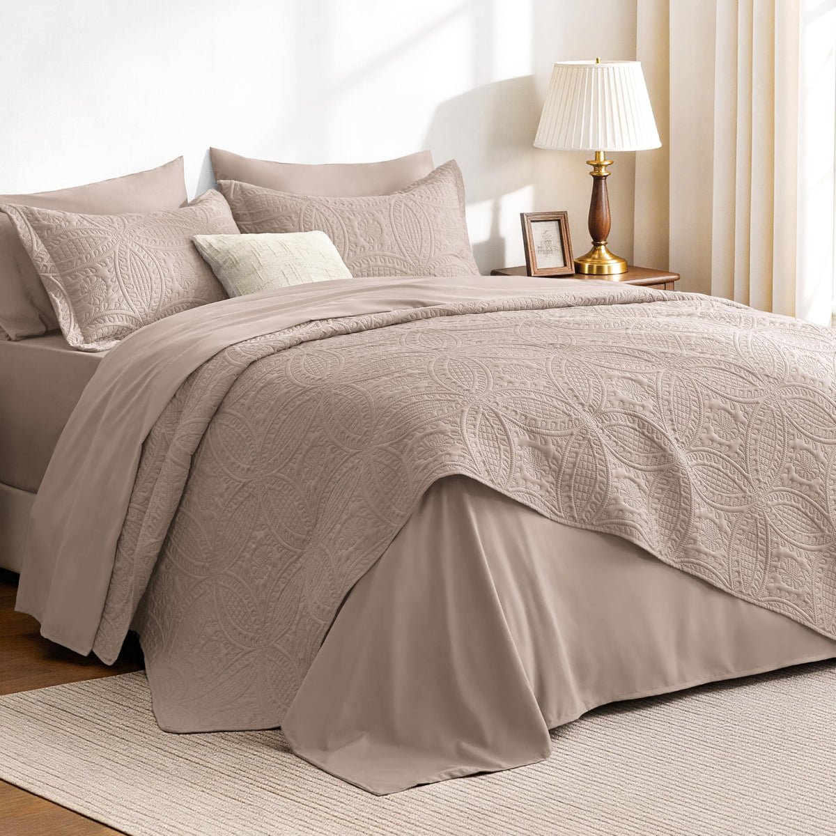 Love's Cabin Lightweight Quilt Bedspread Set