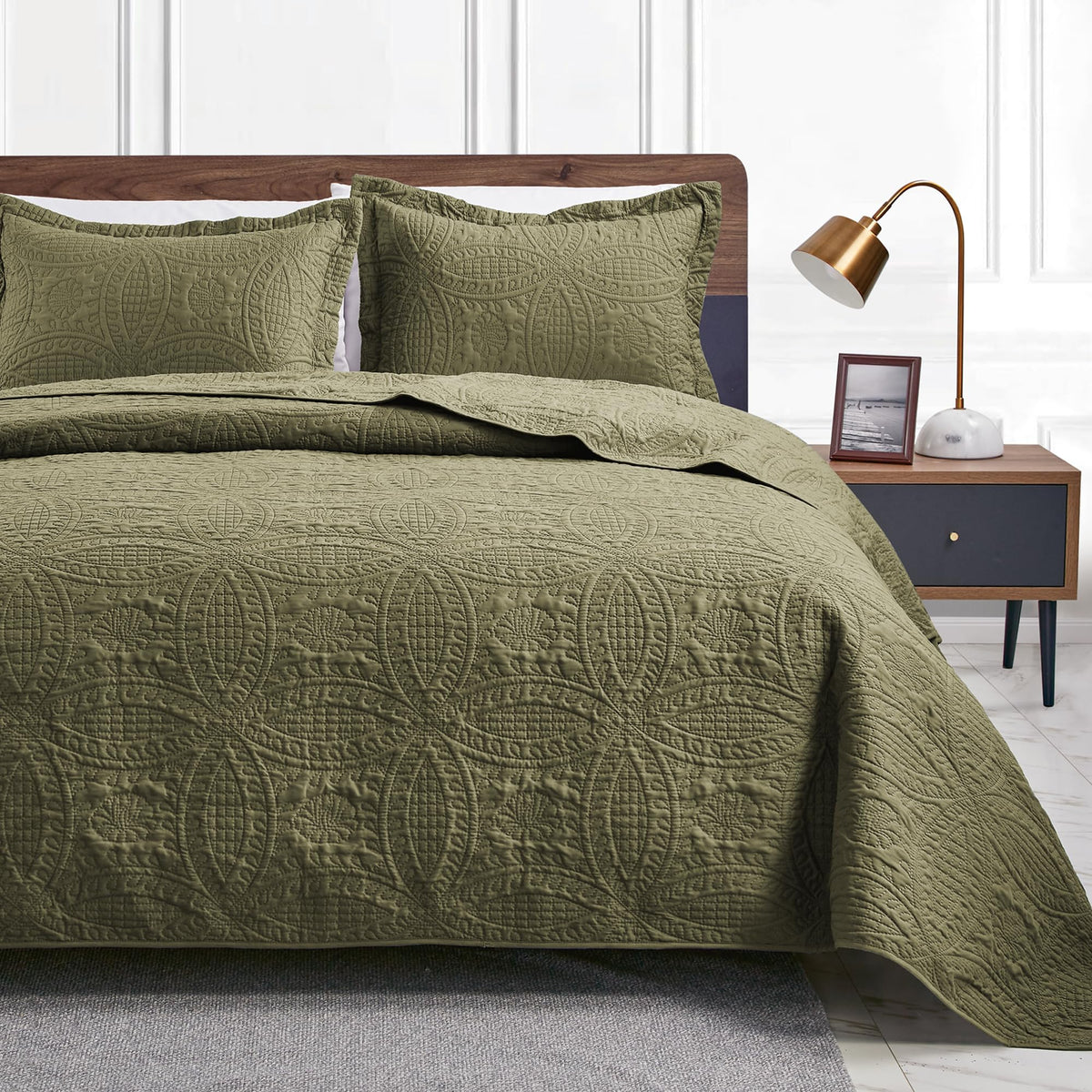 Love's Cabin Lightweight Quilt Bedspread Set