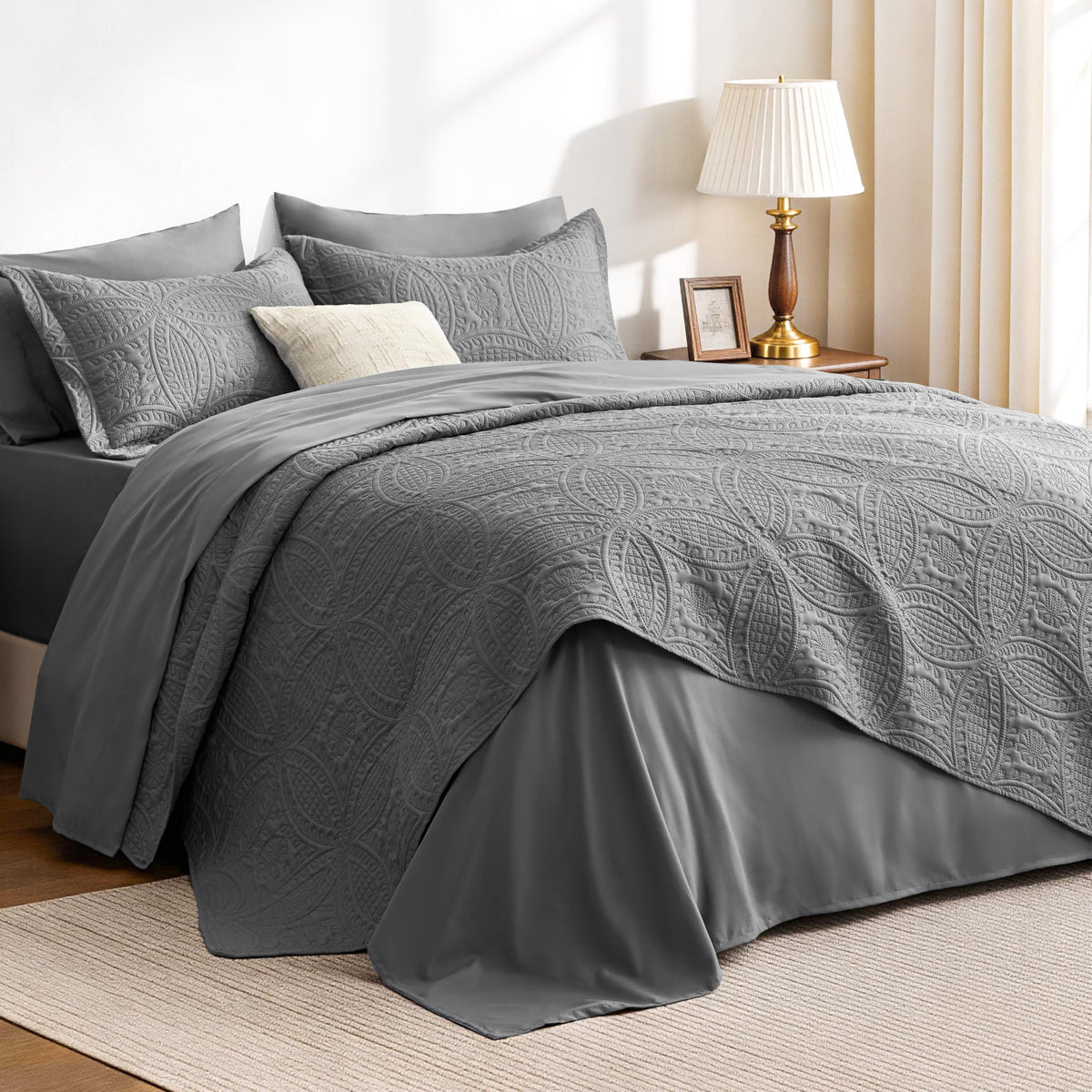 Love's Cabin Lightweight Quilt Bedspread Set