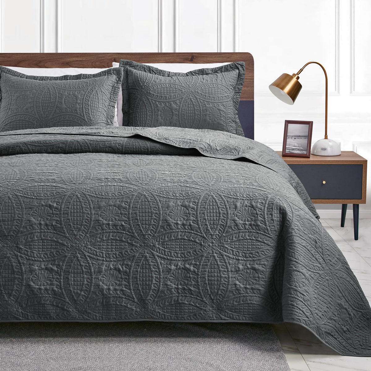 Love's Cabin Lightweight Quilt Bedspread Set