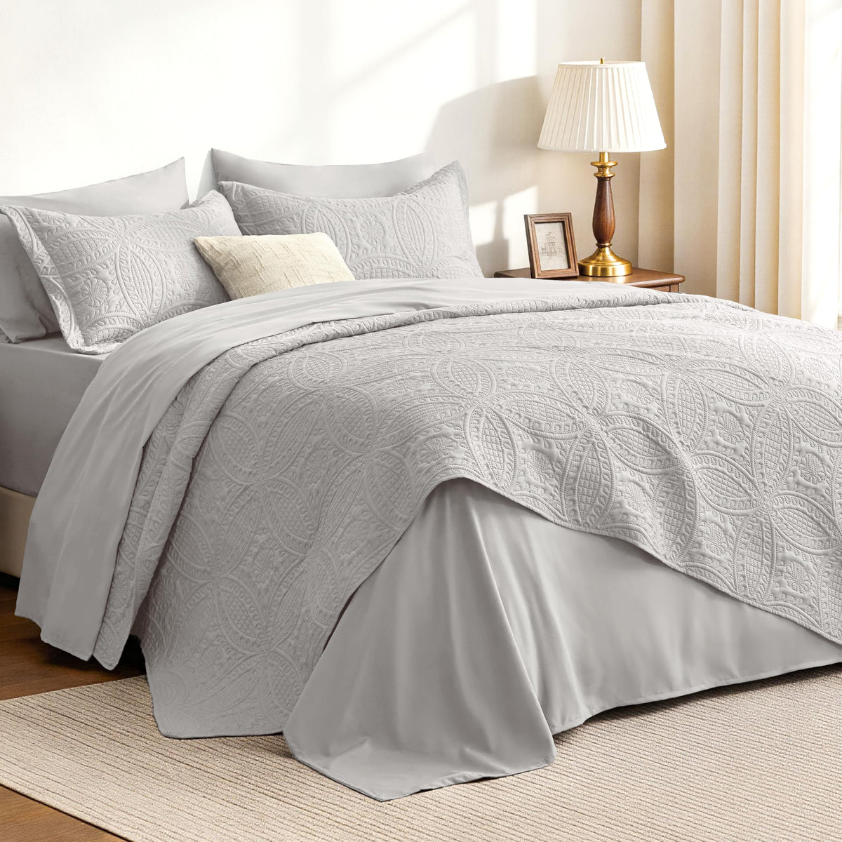 Love's Cabin Lightweight Quilt Bedspread Set