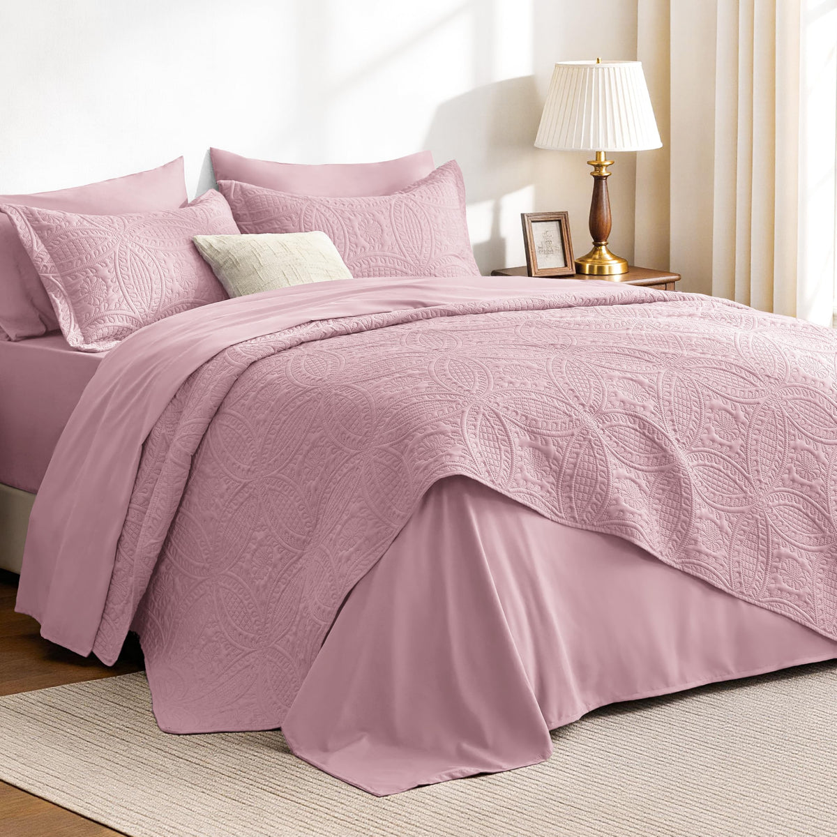 Love's Cabin Lightweight Quilt Bedspread Set