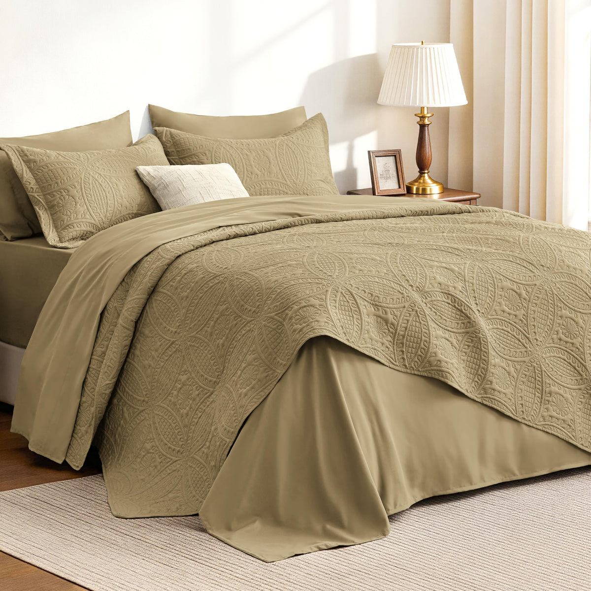 Love's Cabin Lightweight Quilt Bedspread Set