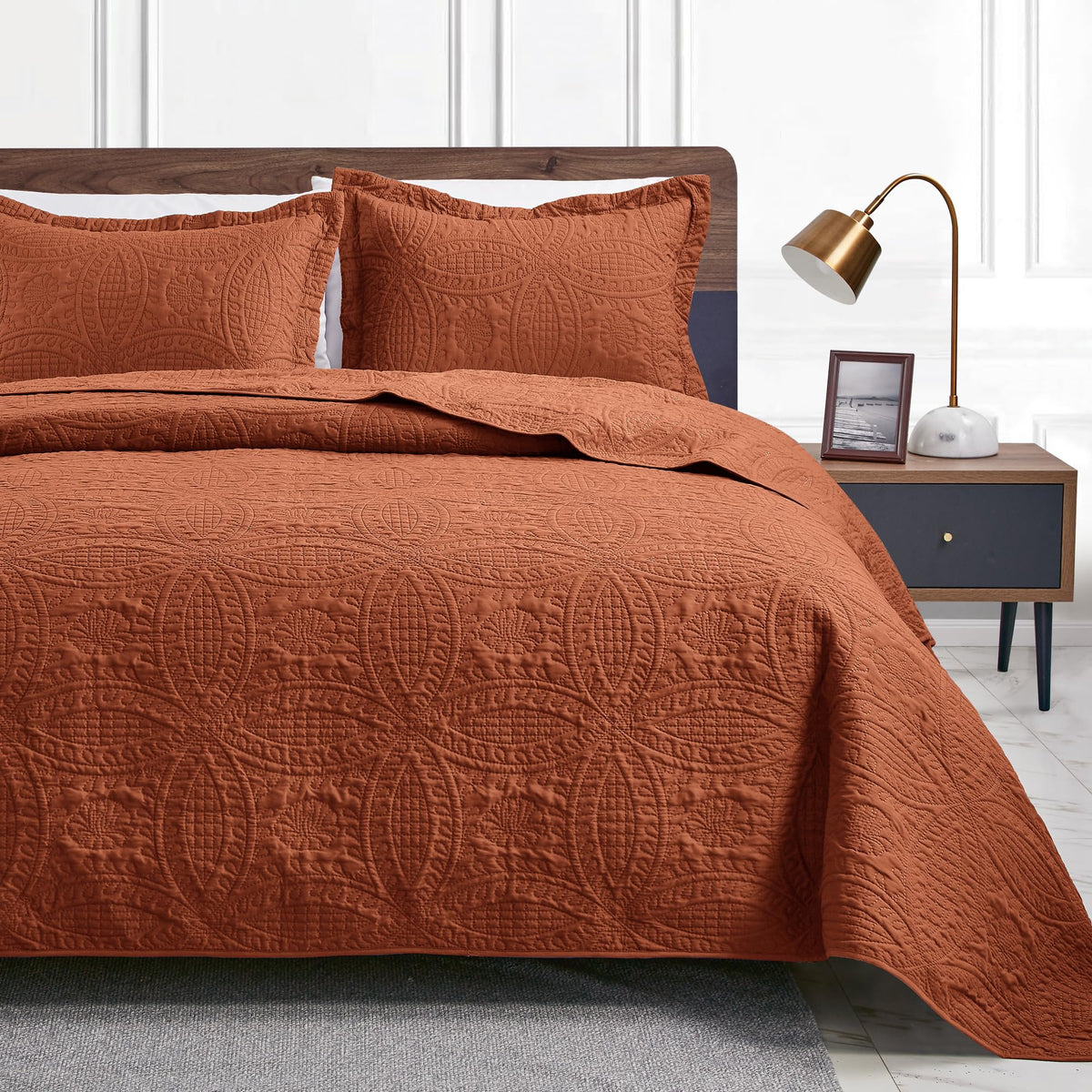 Love's Cabin Lightweight Quilt Bedspread Set