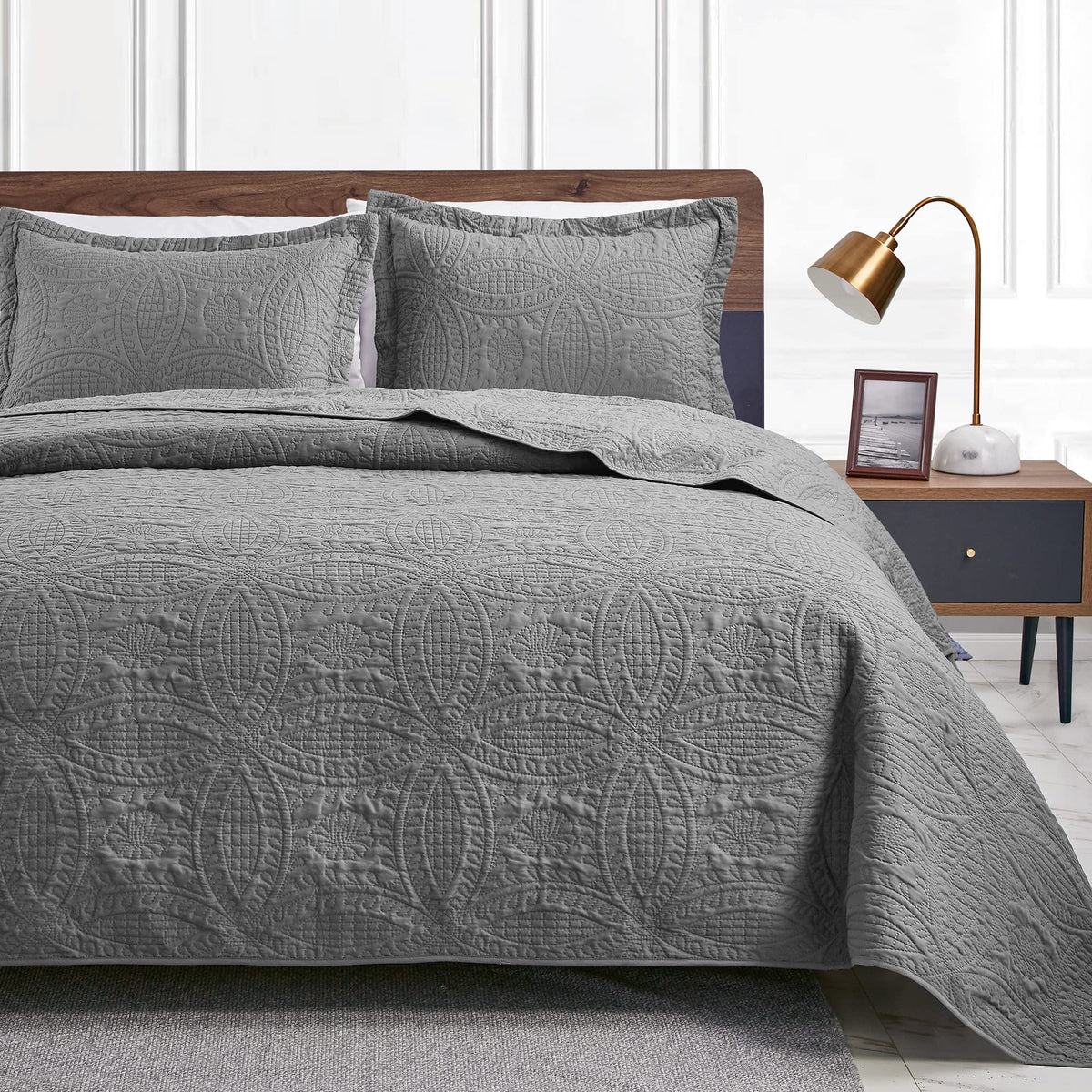 Love's Cabin Lightweight Quilt Bedspread Set